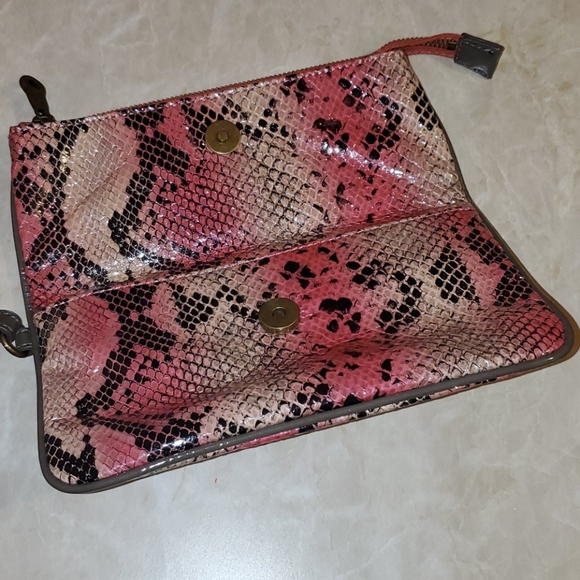 SIMPLY VERA WANG CLUTCH - Picture 3 of 4